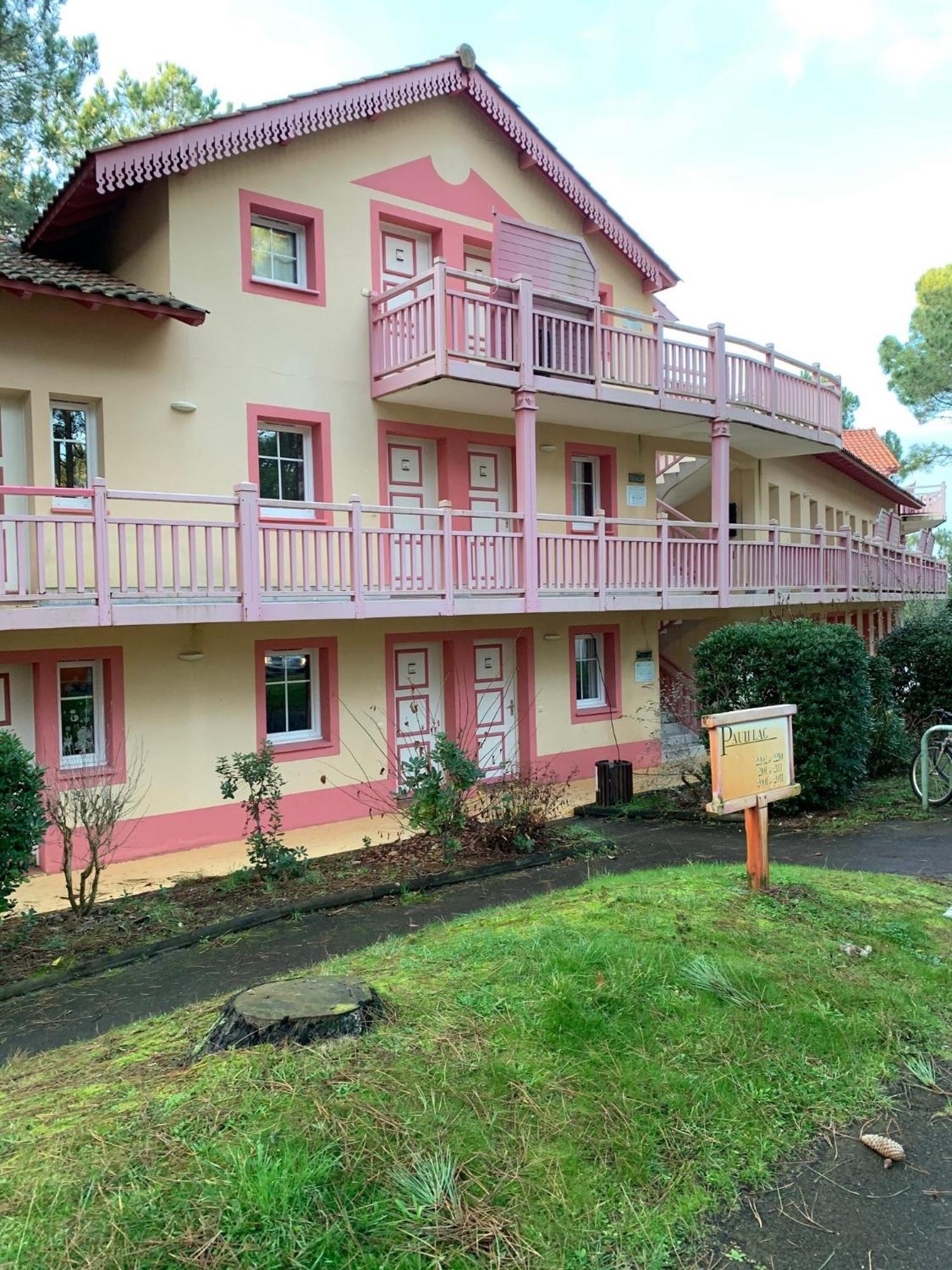 Appartement T2 1Chambre 4-5 personnes - Lacanau piscine Chauffée - Vue sur le golf Extérieur photo